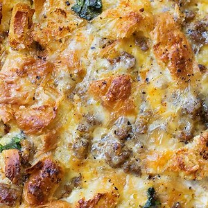 This OVERNIGHT CROISSANT BREAKFAST BAKE is soooo easy to make! It's perfect for lazy weekends or holiday breakfasts!! RECIPE HERE: http://bit.ly/24fl1VK | Life Made Simple - Recipes for Real Life
