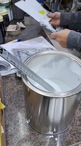 ISUZU NO COLOR CODE 1 1/2 LETTERS BASE COAT PAINT WHITE Good day to all my viewers and followers, I will show you the difference between base coat solid color and direct gloss solid color. the difference between the two. the solid color shines strongly. compared to the direct gloss. the direct gloss solid color. The movement is weak. In solid, the gslaw is 50% and the direct gloss is only 10% away from being different from them. The direct gloss paint should be applied on the surface. It is fine