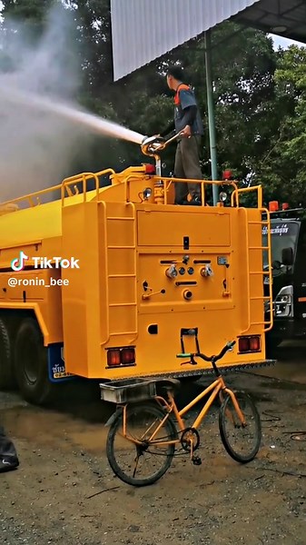 รถดับเพลิงและรถบรรทุกน้ำ 12000 ที่กำแพงเพชร
