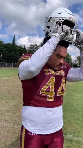 🏈 Disciplina, fuerza y mente ganadora. Héctor Zaid, capitán del equipo Tecos y estudiante de Psicología en la UAG, vive el futbol americano con liderazgo dentro y fuera del campo. Desde los 10 años, su pasión lo impulsa a darlo todo: en el gimnasio, en clase y en cada juego. 💪🔥 Porque cuando amas lo que haces, cada sacrificio vale la pena. #OrgulloUAG #FutbolAmericano #PsicologíaUAG #ONEFA | Universidad Autónoma de Guadalajara