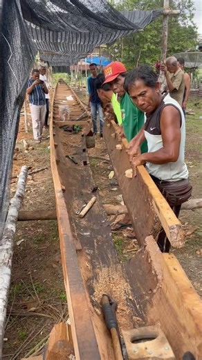 Skilled Craftsmen Building a Wooden Boat Wall 🛶#woodenboat #culturalheritage #boatbuilding