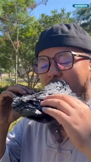 Ye Log "Koyla" Kyu Kha Rahe Hain? 😱 #shots