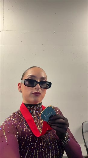 Winning gold with your besties >>>👯 🫶 #synchronizedskating #figureskating #iceskating #winner #winning @Les Suprêmes Senior