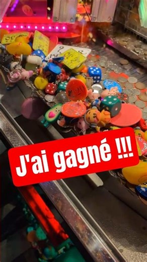 👉 Le pousse-pièces EXPLOSE en live… pluie de jetons ! 🪙😳