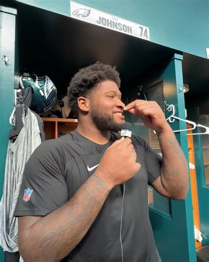 While these guys debate who's fastest, here's something every Eagles fan can count on... Intelligent WiFi at one price for the next five years. Stay locked in with the Xfinity 5-Year Guarantee 🔒 | Philadelphia Eagles