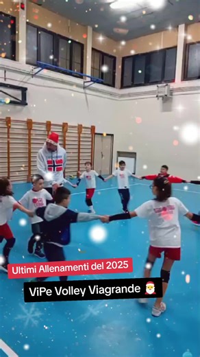 Ultimi allenamenti del 2025 ViPe Volley Viagrande ❤️🎅 #auguri #neipertee #vipevolleyviagrande #passione #volleyball