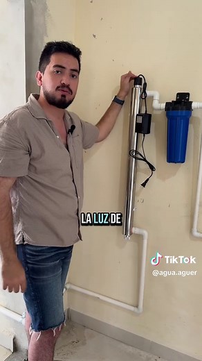 Instalación de Lámpara de Luz Ultravioleta para Agua Purificada