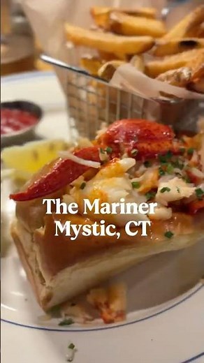 Hot buttered lobster roll heaven in Mystic, Connecticut 🦞