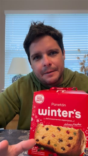 Gian Piero Díaz on Instagram: "Gente todo bien!, yo llegué sano y salvo y mi panetón también. Si quieren viajar estén tranquilos, en el aeropuerto son super amables y si tienen dudas de lo que no se puede llevar pueden visitar la página oficial de Lima Airport, en la sección de Proceso de Viaje (https://www.lima-airport.com/cms/pasajeros/restricciones-de-viaje )#panetonaeropuerto #winters #felizenfamilia #publicidad"