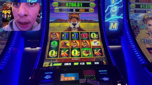 Dollar Storm Slots Gameplay