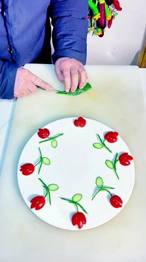Simple plate decoration tutorial #plating skills #fruit and vegetable modeling