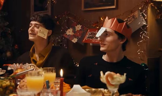 Also the fact that when noah lifts his hands to clap he lifts his RIGHT hand first whilst his LEFT hand stays under the table longer..... (in Finn's hand)