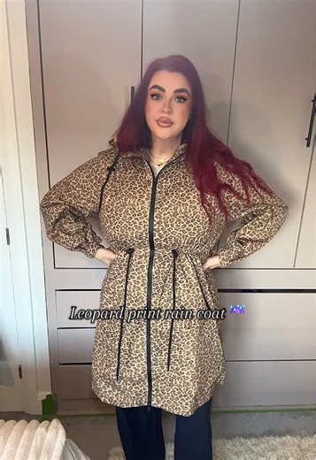 The perfect raincoat especially in this weather ☔️ @PUFFIT.UK . . . #puffit #wintercoat #raincoat #spotlightfashion #spotlightfinds #plussizefashion #plussizestyle