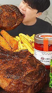 60K views · 988 reactions | #mukbang #eating #asmr #food #foodie #eat #instafood #mukbangvideo #asmreating #yummy #eatingshow #delicious #hungry #asmrfood #foodgasm #mukbangasmr #yum #tasty #youtube #foodpic #foodstagram #dinner #foodlover #instagood #?? #foodpics #lunch #foods #instagram #delish | Mukbang ASMR | Facebook