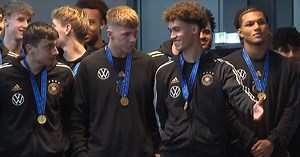 U17-Weltmeister zurück in Deutschland: Youngster gefeiert nach WM-Titel