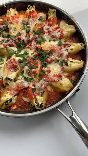 Tasty | Jumbo Stuffed Pasta Shells This simple dinner packed with delicious flavor will have your family reaching for seconds. INGREDIENTS: 20... | Instagram