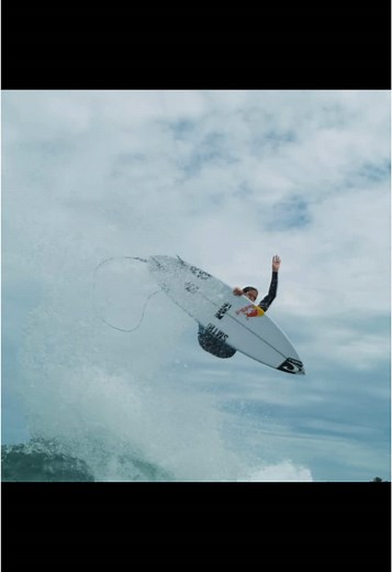 Epic Surfing Clips: Perfect Waves and Amazing Edits