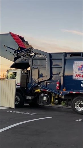 JD Parker and Sons Hercules Ez Pack Front Loader