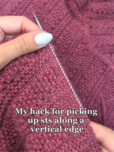 I use this method in pretty much all of my patterns. They're knit seamlessly from the top down, so there are always a few places where you need to pick up stitches along a vertical edge. Here I'm doing exactly that on my #saaticardigan, picking up the stitches for the front shoulders. It's a textured cardigan in a DK weight yarn, designed in collaboration with @jarbontextiles, using their Knit by Numbers DK in shade 129. The test call is coming very soon, so make sure you're signed up to my news