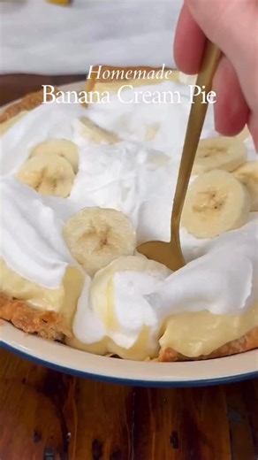 This banana cream pie is a classic for a reason. Buttery, flaky pie crust filled with creamy homemade banana pudding, fresh banana slices, and a soft cloud of whipped cream on top. Simple, nostalgic, and completely delicious. 🍌 Comment RECIPE and I’ll DM you the details! #bananacreampie #bananadessert #piecrust #homemadepie #dessertrecipe #easybaking #f52grams #forkyeah #bakingfromscratch #thebakefeed https://thesaltycooker.com/classic-banana-cream-pie-with-homemade-banana-pudding/ | The Salty