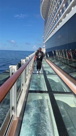 She Said ‘I’m NOT Scared’… Then Started Dancing Glass Floor Cruise Moment #cruiselife