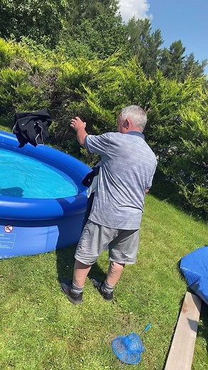 His clothes are wet 😂😂 #nylands #thenylands