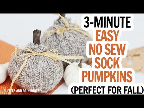 DIY Sock Pumpkins / Easy Fall Craft / Craft Fair Idea to Make and Sell / Recycling Craft DIY