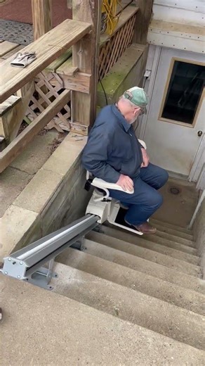 What is it Like Riding a Stairlift? Harmar SL300 Stairlift Demo Nicholasville KY | HomePro Mobility