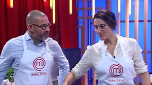 Moqueca de vieiras com pupunha na entrada, ravióli de ricota de búfala como prato principal e sopa de frutas vermelhas com sorvete como sobremesa. 👏 Quem aí concorda que o menu preparado pelos três jurados do #MasterChefBR deu um sabor ainda mais especial ao #MasterChefParaTudo? ❤ | MasterChef Brasil