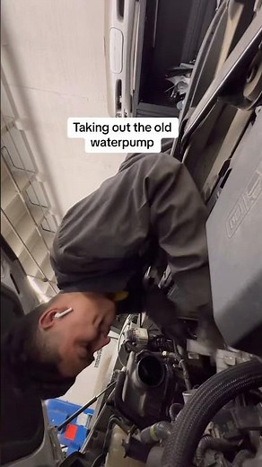 2021 Chevy Silverado 1500 waterpump replacement 👨‍🔧#waterpump#automotivetechnician#coolantleak
