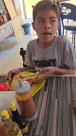 Pero si quedaron contentos con su pizza😋😁 #pizza #pizzas #niños #niñosfelices #barbacoa