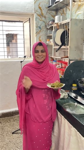 Kismat Vlogs on Instagram: "Hare masale me sabzi vala keema Pasand h aapko?😋 #viral #fyp #viralinstagramreelsvideo♥️ #viralpost❤️ #viralreels"