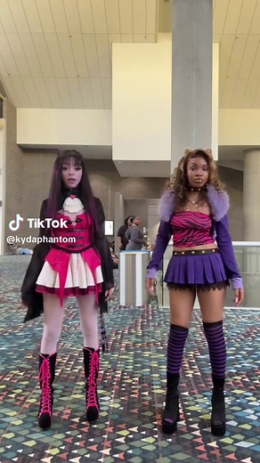 Monster High Clawdeen and Draculaura Cosplay Ideas