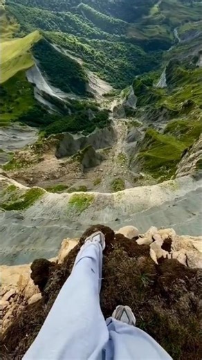 “Acrophobia: The Ultimate First-Person Hiking Adventure” 🏞️