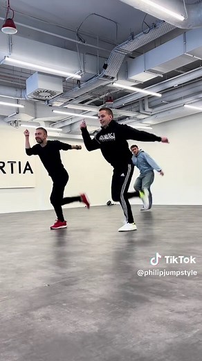 Exploring Jumpstyle and Hardstyle Dance Moves