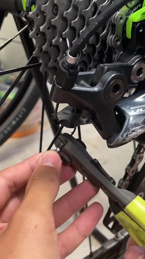 ロードバイクのフロントディレイラーが重い？シフトワイヤー交換で解決！