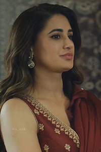 Nargis Fakhri latest hot saree drop scene