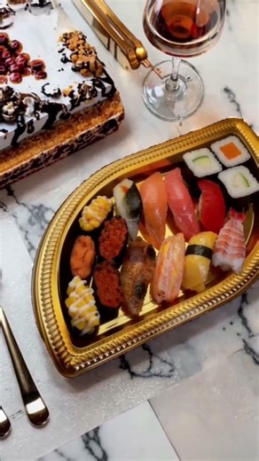 Premium Gold Leaf Luxury PET Plastic Food Box – For Sushi, Cakes, Snacks & Sweets | #sunyoplastic