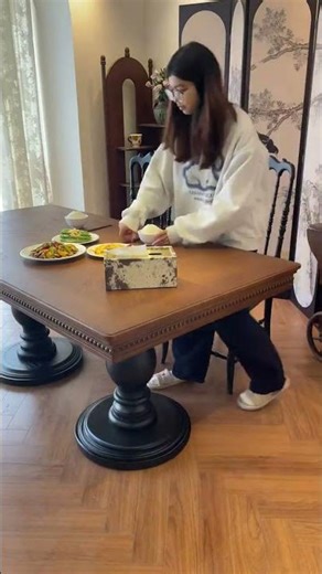 Classic Extendable Dining Table✨Elegant, Spacious&Perfect for Hosting 🍽️