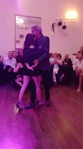 Destacar con Dyango: La Música de Richard y Giselle