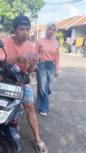 Funny video #pasutri #gunchart #videoviral #husbandandwife #videoshort