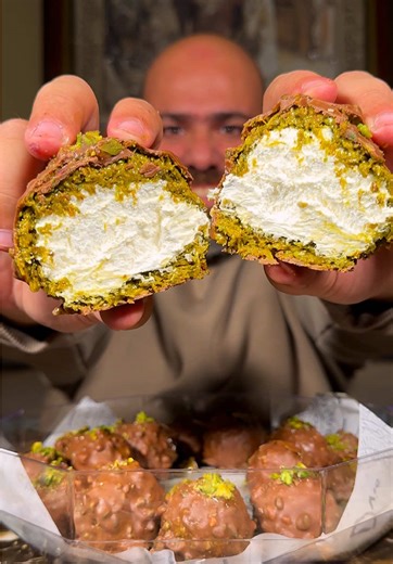 Searching For the Top 5 Desserts This Ramadan Day 3: @ovio.eu Recommended by @Walid Allam Desserts i tried : Royal Dubai Kunafa: 875 L.E Golden bites : 830 L.E I challenge Habiba Mahmoud to try Ovio’s creations #egypt #مصر #egyptianfoodies #wheretoeategypt #foodblogger #food #egyptianfood #blogger #Ramadan2024 #Ramadan