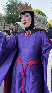 11K views · 577 reactions | We are fans of the Evil Queen (and all the Disney villains) at the Disneyland Resort in Anaheim. This was an encounter I had with the Evil Queen in 2024. We have met her this year as well. I hope that we’ll see her stay a year-round character. #disneyvillains #evilqueen #disneyland #disneylandresort #dlr #disneylandcalifornia #disneycharacters #fantasyland | Mousesteps | Facebook