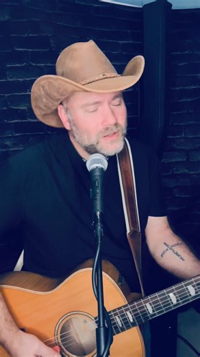 🎶 Here’s my acoustic take on “Wondering Why” by the Red Clay Strays. This song has blown up for a reason — it hits hard, and I’ve been wanting to cover it for a while. Decided to strip it back and give it a simple, raw version. Hope you enjoy it! Let me know what you think 👇 #MusicByDanLee #RedClayStrays #WonderingWhy #AcousticCover #NewCountry #Americana #AcousticSessions | Music by Dan Lee