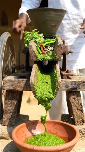 😲 धनिया पत्तों की चटनी बनाने की देसी जुगाड़ मशीन | Amazing Village Chutney Machine