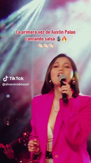 Austin Palao canta salsa por primera vez