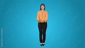 Female corporate presentation.The woman makes a presentation by pointing to the side with her hand. Graphics, videos or texts related to the presentation can be displayed. The background color is blue
