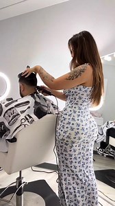 27 reactions | Is this a quick touch up from today? Do I love this song? #fyp #femalebarber #barberia #barbershopconnect #barberiacolombiana | EVANA | Facebook