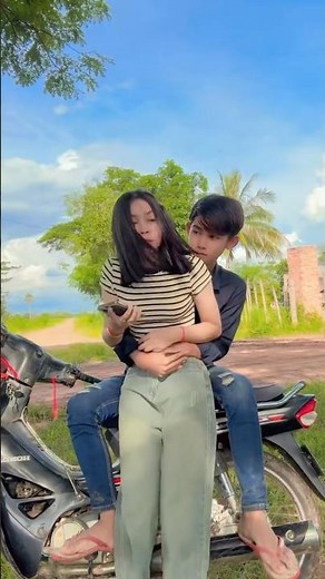 Prank Girlfriend Hug Surprised 😍🤗 | Funny & Sweet Moment #PrankGirlfriend #HugSurprise