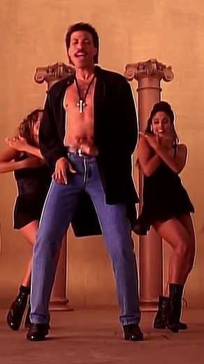 I still randomly break out into this choreography from time to time 🕺🏽🪩